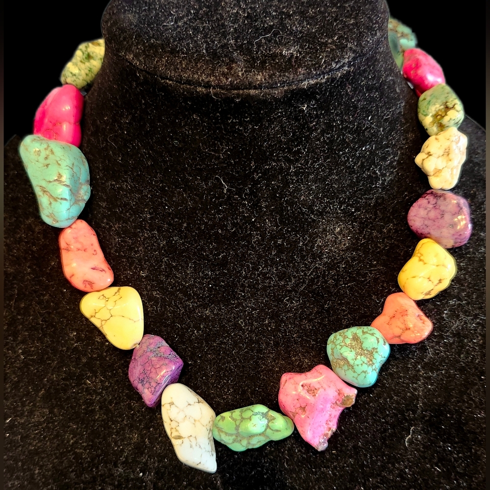 Vintage Multicolored Dyed Howlite Stone Necklace - Picture 4 of 5